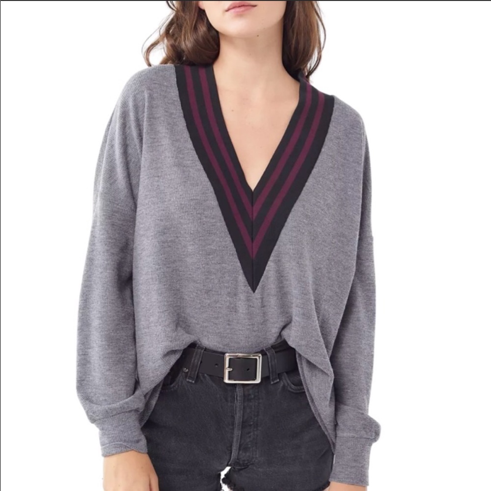SOLD ✖️Urban outfitters vivi plunging v neck